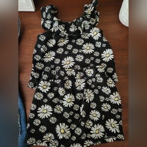 Black and White Floral Matching Set with Retro Charm